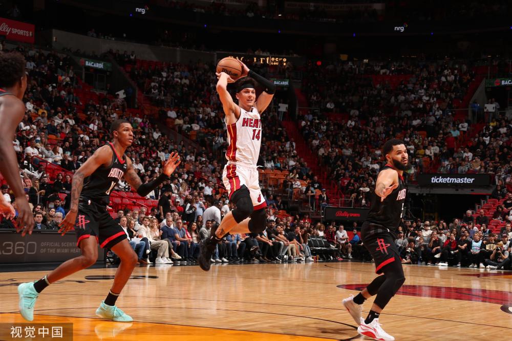 衣室氛围紧 衣室氛围紧